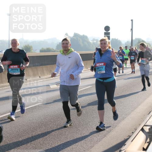 03.10.2025 - Köhlbrandbrückenlauf Lena Gebhardt http://msf.ph/oto/9043213 03.10.2025 09:26:28 Position 1 2783, 1571 meine-sportfotos.de
