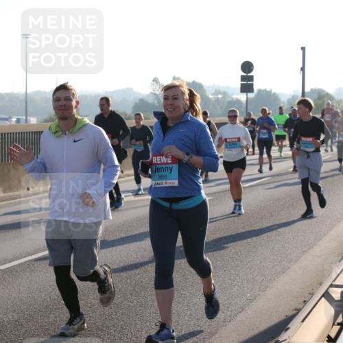 03.10.2025 - Köhlbrandbrückenlauf Lena Gebhardt http://msf.ph/oto/9043229 03.10.2025 09:26:29 Position 1 1571, 3693 meine-sportfotos.de