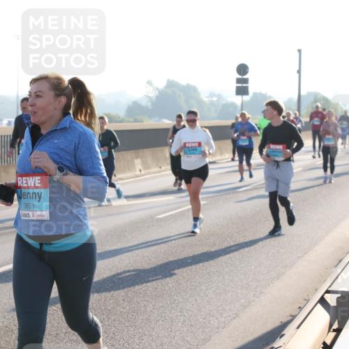 03.10.2025 - Köhlbrandbrückenlauf Lena Gebhardt http://msf.ph/oto/9043249 03.10.2025 09:26:30 Position 1 3693 meine-sportfotos.de