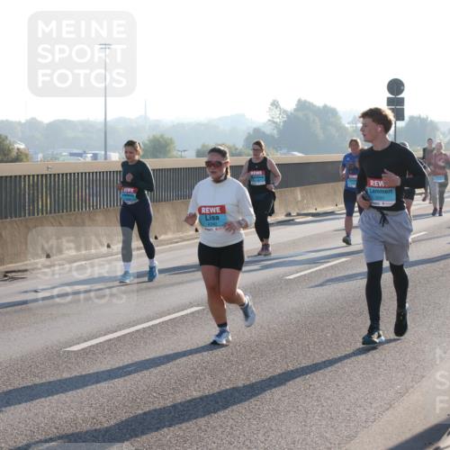 03.10.2025 - Köhlbrandbrückenlauf Lena Gebhardt http://msf.ph/oto/9043280 03.10.2025 09:26:31 Position 1 1942, 2340, 3291 meine-sportfotos.de