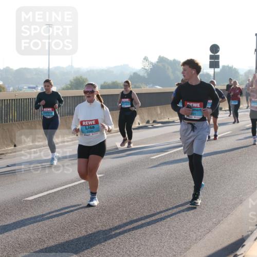 03.10.2025 - Köhlbrandbrückenlauf Lena Gebhardt http://msf.ph/oto/9043285 03.10.2025 09:26:31 Position 1 2340, 291 meine-sportfotos.de