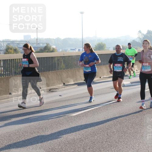 03.10.2025 - Köhlbrandbrückenlauf Lena Gebhardt http://msf.ph/oto/9043346 03.10.2025 09:26:35 Position 1 2240 meine-sportfotos.de