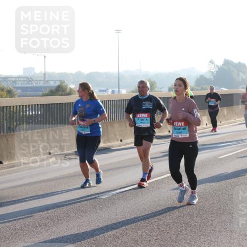 03.10.2025 - Köhlbrandbrückenlauf Lena Gebhardt http://msf.ph/oto/9043376 03.10.2025 09:26:35 Position 1 2498, 2240, 1728 meine-sportfotos.de