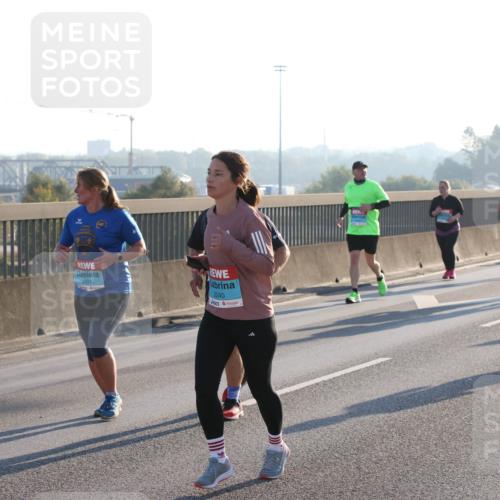 03.10.2025 - Köhlbrandbrückenlauf Lena Gebhardt http://msf.ph/oto/9043390 03.10.2025 09:26:36 Position 1 2497, 2240 meine-sportfotos.de