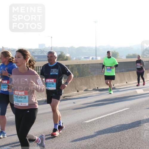 03.10.2025 - Köhlbrandbrückenlauf Lena Gebhardt http://msf.ph/oto/9043403 03.10.2025 09:26:37 Position 1 2497, 2024, 2240, 2498 meine-sportfotos.de