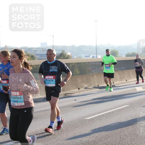 03.10.2025 - Köhlbrandbrückenlauf Lena Gebhardt http://msf.ph/oto/9043405 03.10.2025 09:26:37 Position 1 2240, 2024, 2498 meine-sportfotos.de