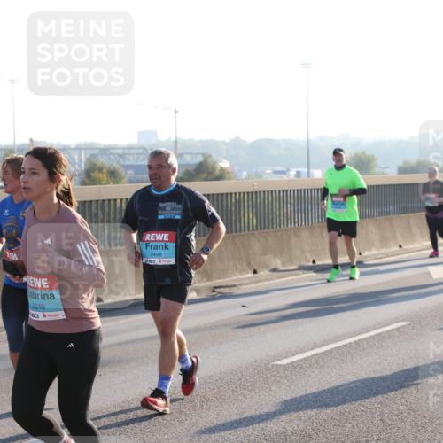 03.10.2025 - Köhlbrandbrückenlauf Lena Gebhardt http://msf.ph/oto/9043411 03.10.2025 09:26:37 Position 1 2240, 2024, 2498 meine-sportfotos.de
