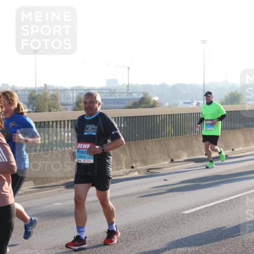 03.10.2025 - Köhlbrandbrückenlauf Lena Gebhardt http://msf.ph/oto/9043415 03.10.2025 09:26:37 Position 1 2240, 2024, 2498 meine-sportfotos.de