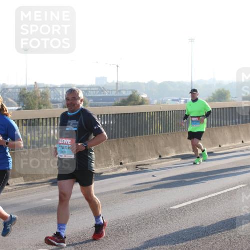 03.10.2025 - Köhlbrandbrückenlauf Lena Gebhardt http://msf.ph/oto/9043419 03.10.2025 09:26:37 Position 1 240, 2024, 2498 meine-sportfotos.de