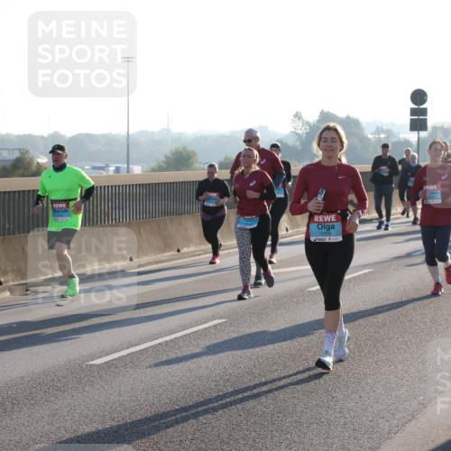 03.10.2025 - Köhlbrandbrückenlauf Lena Gebhardt http://msf.ph/oto/9043449 03.10.2025 09:26:38 Position 1 1209 meine-sportfotos.de