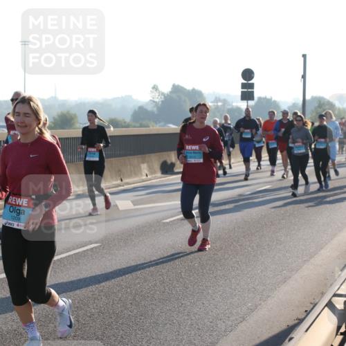 03.10.2025 - Köhlbrandbrückenlauf Lena Gebhardt http://msf.ph/oto/9043481 03.10.2025 09:26:39 Position 1 1209 meine-sportfotos.de