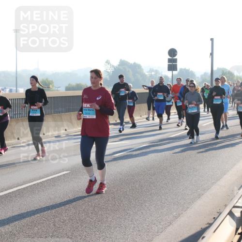 03.10.2025 - Köhlbrandbrückenlauf Lena Gebhardt http://msf.ph/oto/9043503 03.10.2025 09:26:40 Position 1 2216, 3019 meine-sportfotos.de