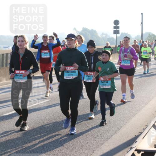 03.10.2025 - Köhlbrandbrückenlauf Lena Gebhardt http://msf.ph/oto/9043616 03.10.2025 09:26:45 Position 1 2899, 2284, 2271, 2900, 2898, 2637 meine-sportfotos.de
