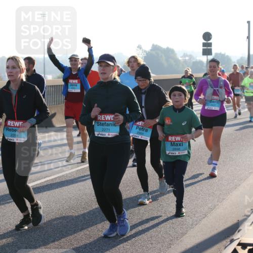 03.10.2025 - Köhlbrandbrückenlauf Lena Gebhardt http://msf.ph/oto/9043621 03.10.2025 09:26:45 Position 1 2284, 2271, 2900, 2898, 2637 meine-sportfotos.de