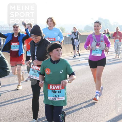 03.10.2025 - Köhlbrandbrückenlauf Lena Gebhardt http://msf.ph/oto/9043668 03.10.2025 09:26:47 Position 1 2271, 2382, 2900, 2898, 2637 meine-sportfotos.de