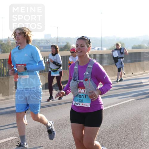 03.10.2025 - Köhlbrandbrückenlauf Lena Gebhardt http://msf.ph/oto/9043698 03.10.2025 09:26:48 Position 1 2382, 2384, 2637 meine-sportfotos.de
