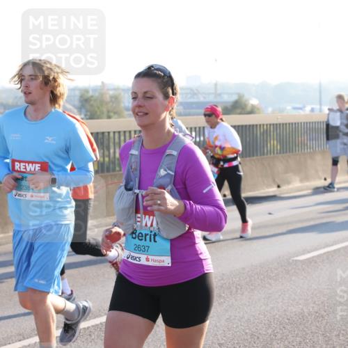 03.10.2025 - Köhlbrandbrückenlauf Lena Gebhardt http://msf.ph/oto/9043706 03.10.2025 09:26:48 Position 1 2384, 2637 meine-sportfotos.de
