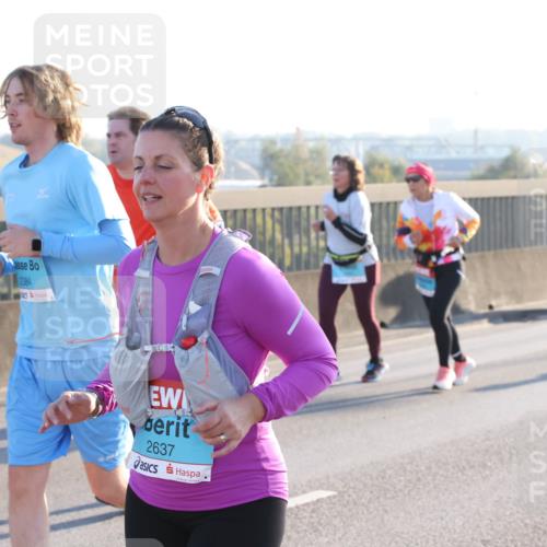 03.10.2025 - Köhlbrandbrückenlauf Lena Gebhardt http://msf.ph/oto/9043710 03.10.2025 09:26:49 Position 1 2384, 2637 meine-sportfotos.de