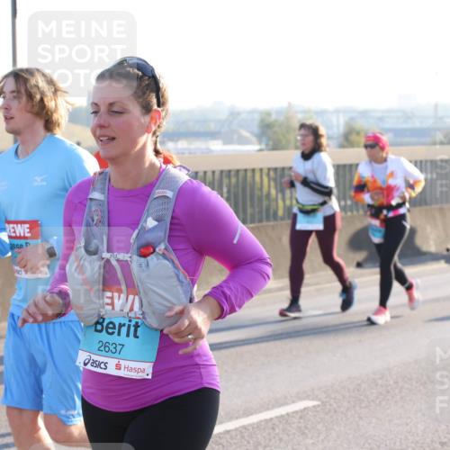 03.10.2025 - Köhlbrandbrückenlauf Lena Gebhardt http://msf.ph/oto/9043717 03.10.2025 09:26:49 Position 1 2637 meine-sportfotos.de