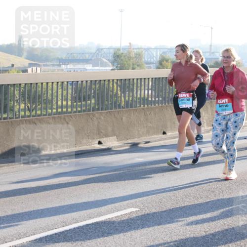 03.10.2025 - Köhlbrandbrückenlauf Lena Gebhardt http://msf.ph/oto/9043789 03.10.2025 09:26:52 Position 1 201, 1263, 1988 meine-sportfotos.de