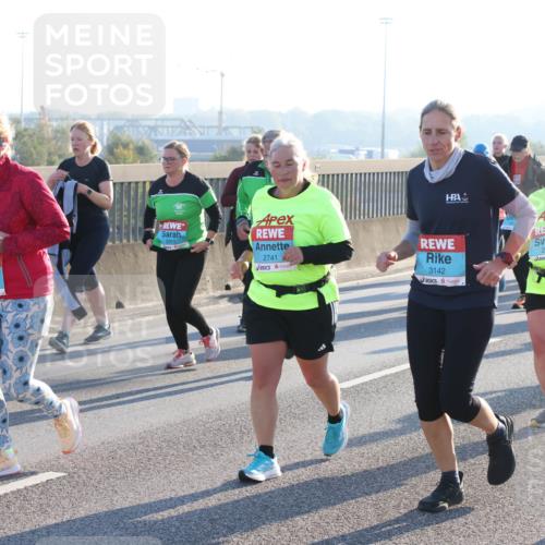 03.10.2025 - Köhlbrandbrückenlauf Lena Gebhardt http://msf.ph/oto/9043814 03.10.2025 09:26:53 Position 1 1263, 1988, 2011, 2741, 3142, 273, 3604 meine-sportfotos.de