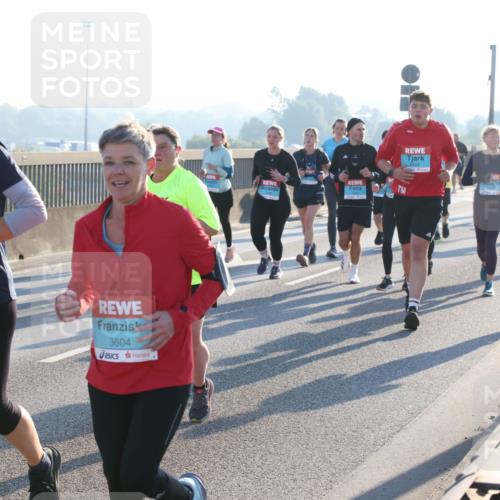 03.10.2025 - Köhlbrandbrückenlauf Lena Gebhardt http://msf.ph/oto/9043828 03.10.2025 09:26:53 Position 1 314, 3604, 2632 meine-sportfotos.de