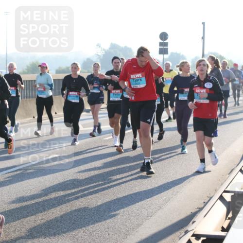 03.10.2025 - Köhlbrandbrückenlauf Lena Gebhardt http://msf.ph/oto/9043865 03.10.2025 09:26:54 Position 1 2738 meine-sportfotos.de