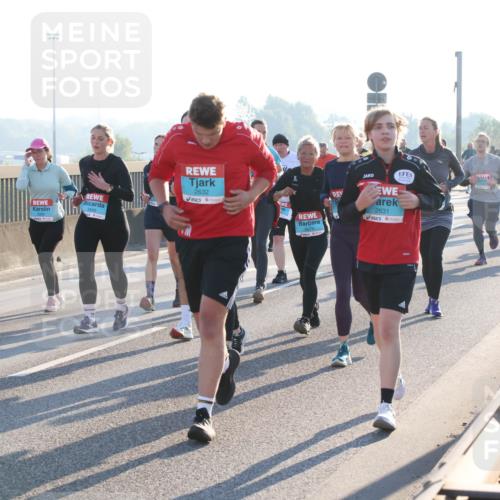 03.10.2025 - Köhlbrandbrückenlauf Lena Gebhardt http://msf.ph/oto/9043883 03.10.2025 09:26:55 Position 1 3054, 2632, 2631, 574 meine-sportfotos.de