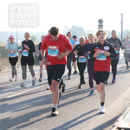 03.10.2025 - Köhlbrandbrückenlauf Lena Gebhardt http://msf.ph/oto/9043888 03.10.2025 09:26:55 Position 1 3054, 2632, 2631 meine-sportfotos.de