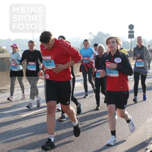03.10.2025 - Köhlbrandbrückenlauf Lena Gebhardt http://msf.ph/oto/9043897 03.10.2025 09:26:55 Position 1 2688, 2632, 3566, 2631 meine-sportfotos.de