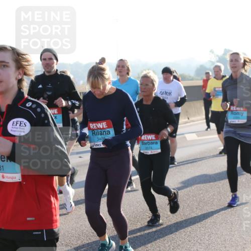 03.10.2025 - Köhlbrandbrückenlauf Lena Gebhardt http://msf.ph/oto/9043934 03.10.2025 09:26:57 Position 1 2631, 3408, 2574, 3023, 2320 meine-sportfotos.de