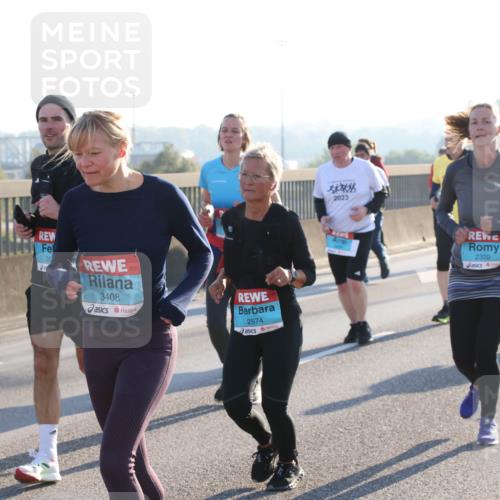 03.10.2025 - Köhlbrandbrückenlauf Lena Gebhardt http://msf.ph/oto/9043948 03.10.2025 09:26:57 Position 1 3408, 2574, 2023, 2320 meine-sportfotos.de