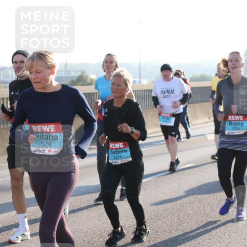 03.10.2025 - Köhlbrandbrückenlauf Lena Gebhardt http://msf.ph/oto/9043957 03.10.2025 09:26:57 Position 1 3408, 2574, 2023, 2320 meine-sportfotos.de
