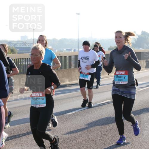 03.10.2025 - Köhlbrandbrückenlauf Lena Gebhardt http://msf.ph/oto/9043967 03.10.2025 09:26:58 Position 1 8436, 2574, 2023, 2320 meine-sportfotos.de