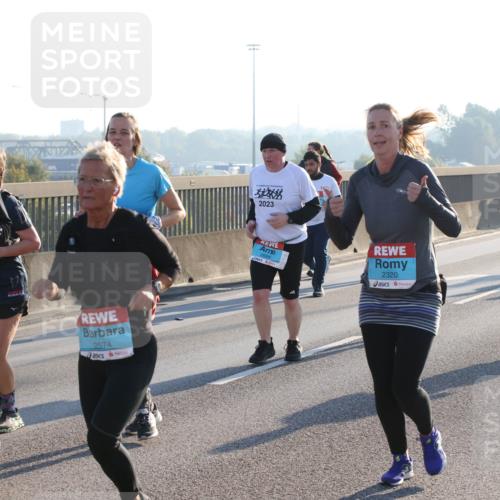 03.10.2025 - Köhlbrandbrückenlauf Lena Gebhardt http://msf.ph/oto/9043971 03.10.2025 09:26:58 Position 1 3408, 2574, 2023, 2320, 2769 meine-sportfotos.de