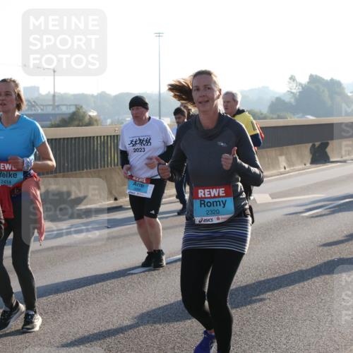 03.10.2025 - Köhlbrandbrückenlauf Lena Gebhardt http://msf.ph/oto/9043976 03.10.2025 09:26:58 Position 1 2574, 2023, 2414, 2693, 2320 meine-sportfotos.de
