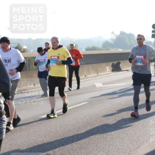 03.10.2025 - Köhlbrandbrückenlauf Lena Gebhardt http://msf.ph/oto/9043996 03.10.2025 09:26:59 Position 1 2320, 23 meine-sportfotos.de