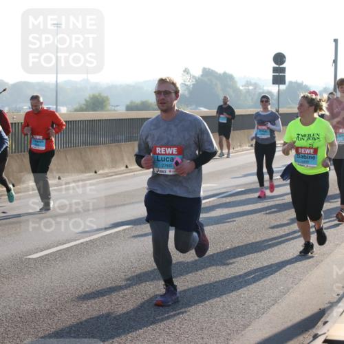 03.10.2025 - Köhlbrandbrückenlauf Lena Gebhardt http://msf.ph/oto/9044023 03.10.2025 09:27:00 Position 1 2518, 2769, 1800 meine-sportfotos.de