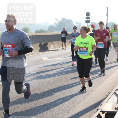 03.10.2025 - Köhlbrandbrückenlauf Lena Gebhardt http://msf.ph/oto/9044041 03.10.2025 09:27:01 Position 1 270, 1800, 2439 meine-sportfotos.de