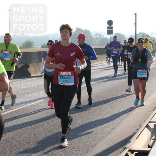 03.10.2025 - Köhlbrandbrückenlauf Lena Gebhardt http://msf.ph/oto/9044097 03.10.2025 09:27:03 Position 1 1800, 2630, 2439, 2830 meine-sportfotos.de