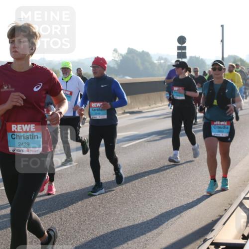 03.10.2025 - Köhlbrandbrückenlauf Lena Gebhardt http://msf.ph/oto/9044110 03.10.2025 09:27:03 Position 1 2439, 2248, 2830 meine-sportfotos.de