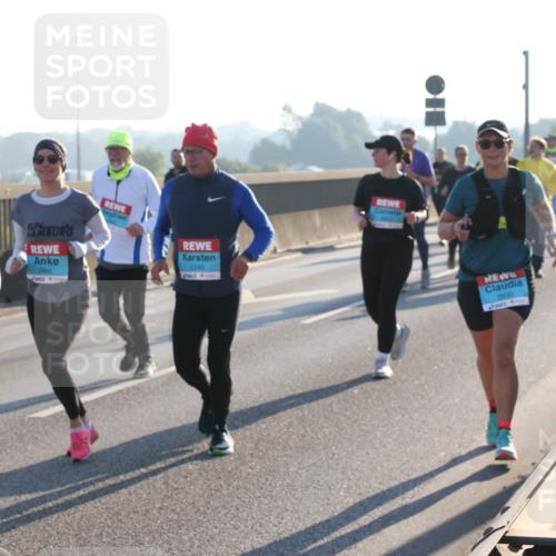 03.10.2025 - Köhlbrandbrückenlauf Lena Gebhardt http://msf.ph/oto/9044121 03.10.2025 09:27:04 Position 1 39, 2248, 2466, 2830 meine-sportfotos.de