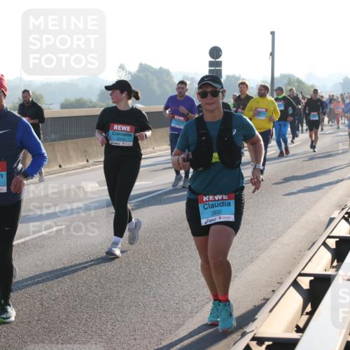 03.10.2025 - Köhlbrandbrückenlauf Lena Gebhardt http://msf.ph/oto/9044135 03.10.2025 09:27:04 Position 1 2492, 2248, 2014, 2830 meine-sportfotos.de