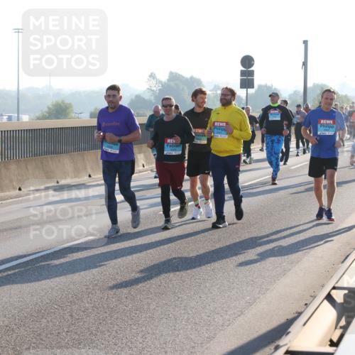 03.10.2025 - Köhlbrandbrückenlauf Lena Gebhardt http://msf.ph/oto/9044200 03.10.2025 09:27:07 Position 1 3451 meine-sportfotos.de