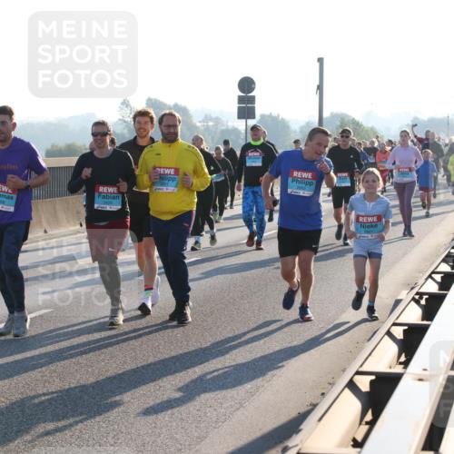 03.10.2025 - Köhlbrandbrückenlauf Lena Gebhardt http://msf.ph/oto/9044224 03.10.2025 09:27:08 Position 1 2988, 3429, 3451 meine-sportfotos.de