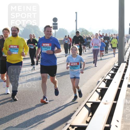 03.10.2025 - Köhlbrandbrückenlauf Lena Gebhardt http://msf.ph/oto/9044252 03.10.2025 09:27:09 Position 1 3429, 3451, 2862, 2861 meine-sportfotos.de
