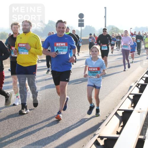 03.10.2025 - Köhlbrandbrückenlauf Lena Gebhardt http://msf.ph/oto/9044257 03.10.2025 09:27:09 Position 1 3429, 3451, 2862, 2861 meine-sportfotos.de