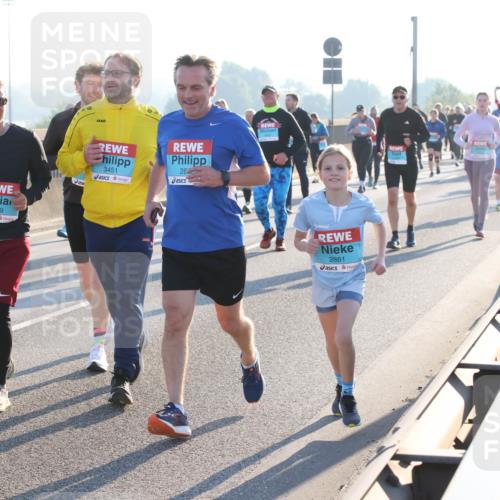 03.10.2025 - Köhlbrandbrückenlauf Lena Gebhardt http://msf.ph/oto/9044273 03.10.2025 09:27:10 Position 1 3429, 3451, 28, 2861 meine-sportfotos.de