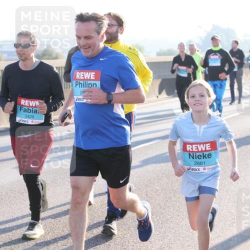 03.10.2025 - Köhlbrandbrückenlauf Lena Gebhardt http://msf.ph/oto/9044336 03.10.2025 09:27:10 Position 1 3429, 2861 meine-sportfotos.de