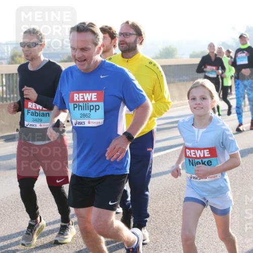 03.10.2025 - Köhlbrandbrückenlauf Lena Gebhardt http://msf.ph/oto/9044339 03.10.2025 09:27:11 Position 1 988, 3429, 2862 meine-sportfotos.de